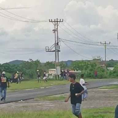Aksi saling serang dua kelompok pendukung caleg di Kabupaten Maluku Tenggara, minggu 03 Maret 2024
