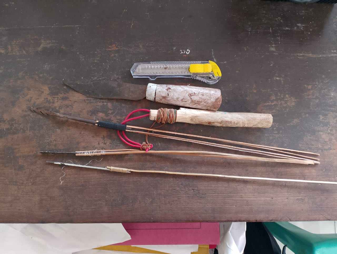 Ini barang bukti alat tajam yang disita polisi dari para siswa SMP di Kabupaten Malra, ketika hendak terlibat tawuran Jumat 22 Maret 2024