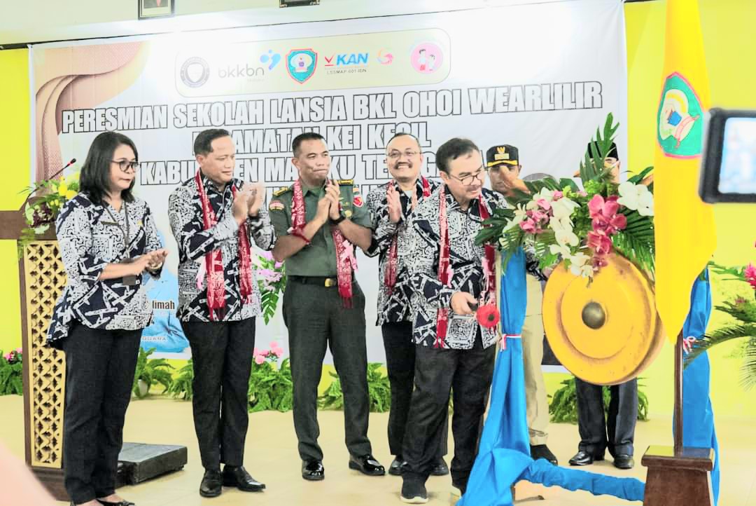 Kepala BKKBN RI, didampingi Pj. Bupati Malra Launching Sekolah Lansia di Ohoi Wearlilir, Kecamatan Kei Kecil, Senin 27 Mei 2024