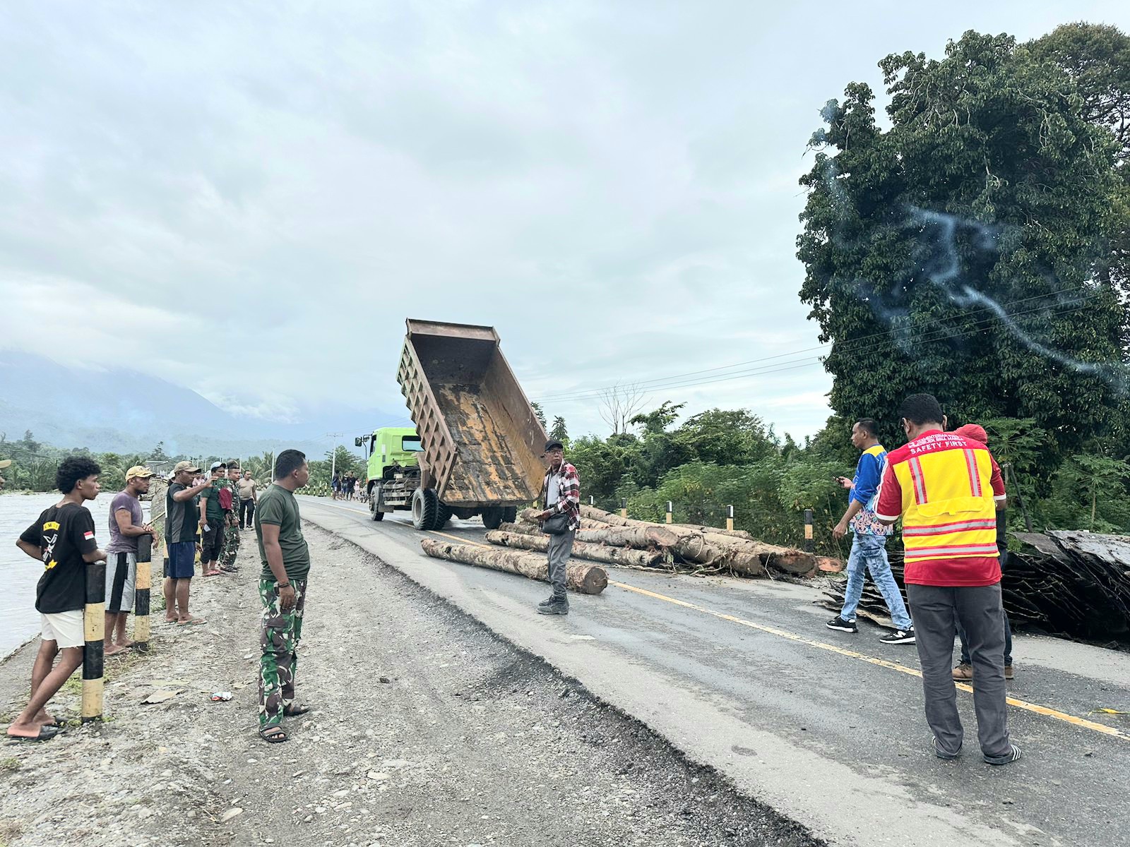 BPJN Maluku dan Malut bergerak cepat perbaiki jembatan amblas di Tehoru, Kabupaten Maluku Tengah, Kamis 23 Mei 2024
