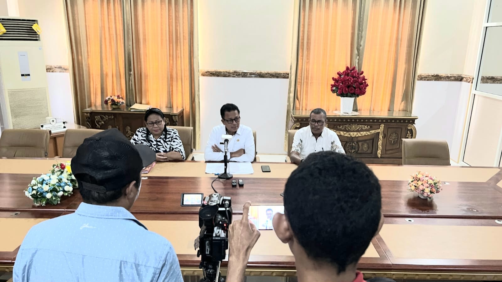 Pj.Sekda Malra Gelar Konferensi Pers terkait persoalan Dana Desa Ohoi Madwaer dan Ohoi Haar Ohoimel tahun anggaran 2023, Jumat 24 Mei 2024