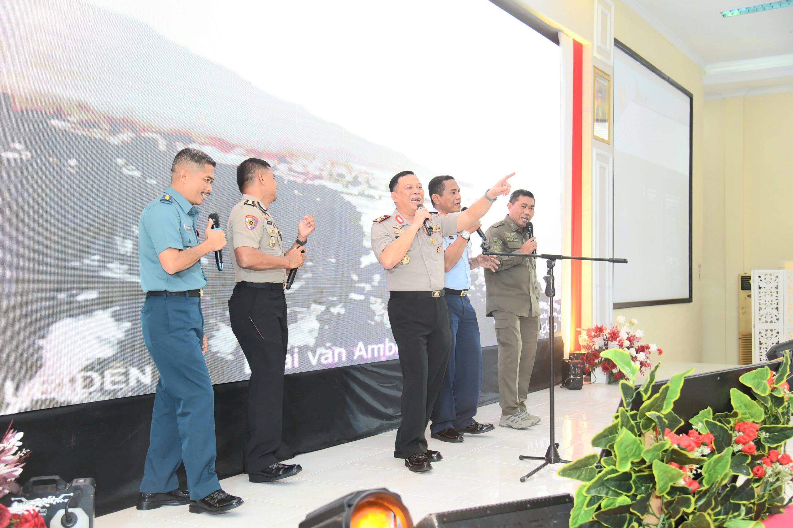 Kapolda Maluku Lantunkan satu lagu di HUT Kodam Pattimura, Senin 27 Mei 2024