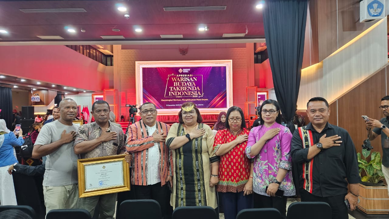 Empat Warisan Budaya Takbenda (WBTb) asal Maluku resmi ditetapkan dan diapresiasi di tingkat nasional dalam Malam Apresiasi Warisan Budaya Takbenda Indonesia (WBTbI) 2025, yang digelar Kementerian Kebudayaan RI, Senin malam (15/12), di Plaza Insan Prestasi, Gedung A Kemendikbud, Jakarta.