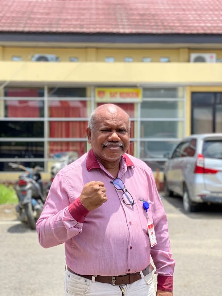 Direktur Eksekutif LP3BH Manokwari, Yan Christian Warinussy