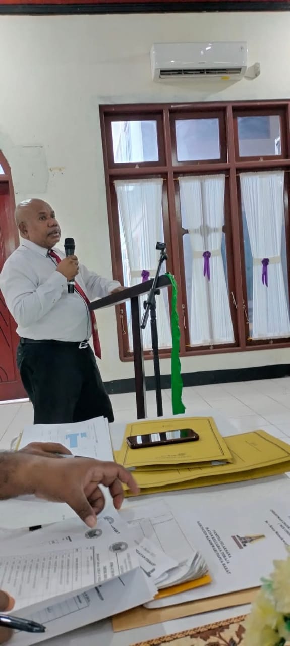 Direktur Eksekutif LP3BH Manokwar, Yan Christian Warinussy