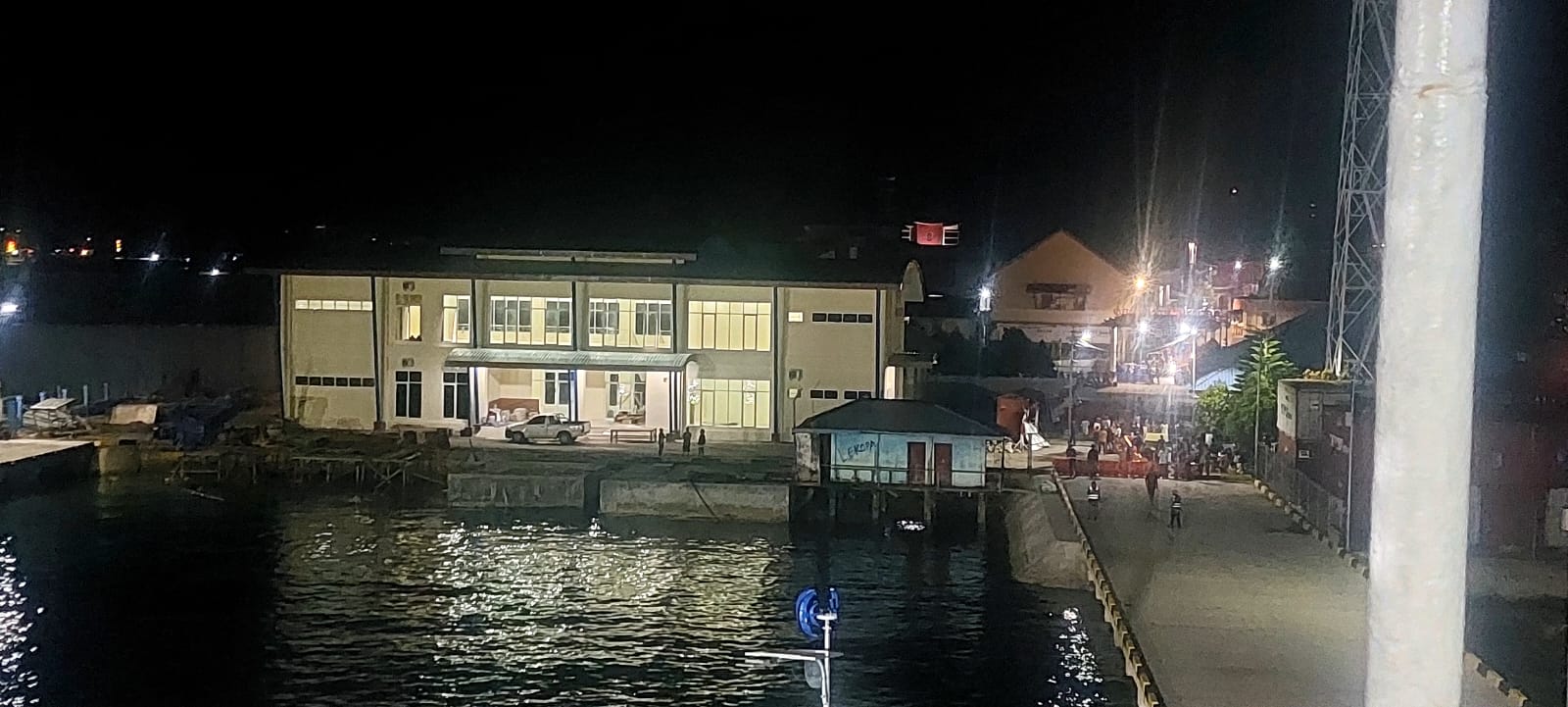 Kepala Upp Iii Dobo Benahi Pelabuhan Yos Sudarso, Jadi Wajah Baru Transportasi Laut Aru 1 Suasana pelabuhan yos sudarso di kota dobo, kabupaten kepulauan aru pada malam hari