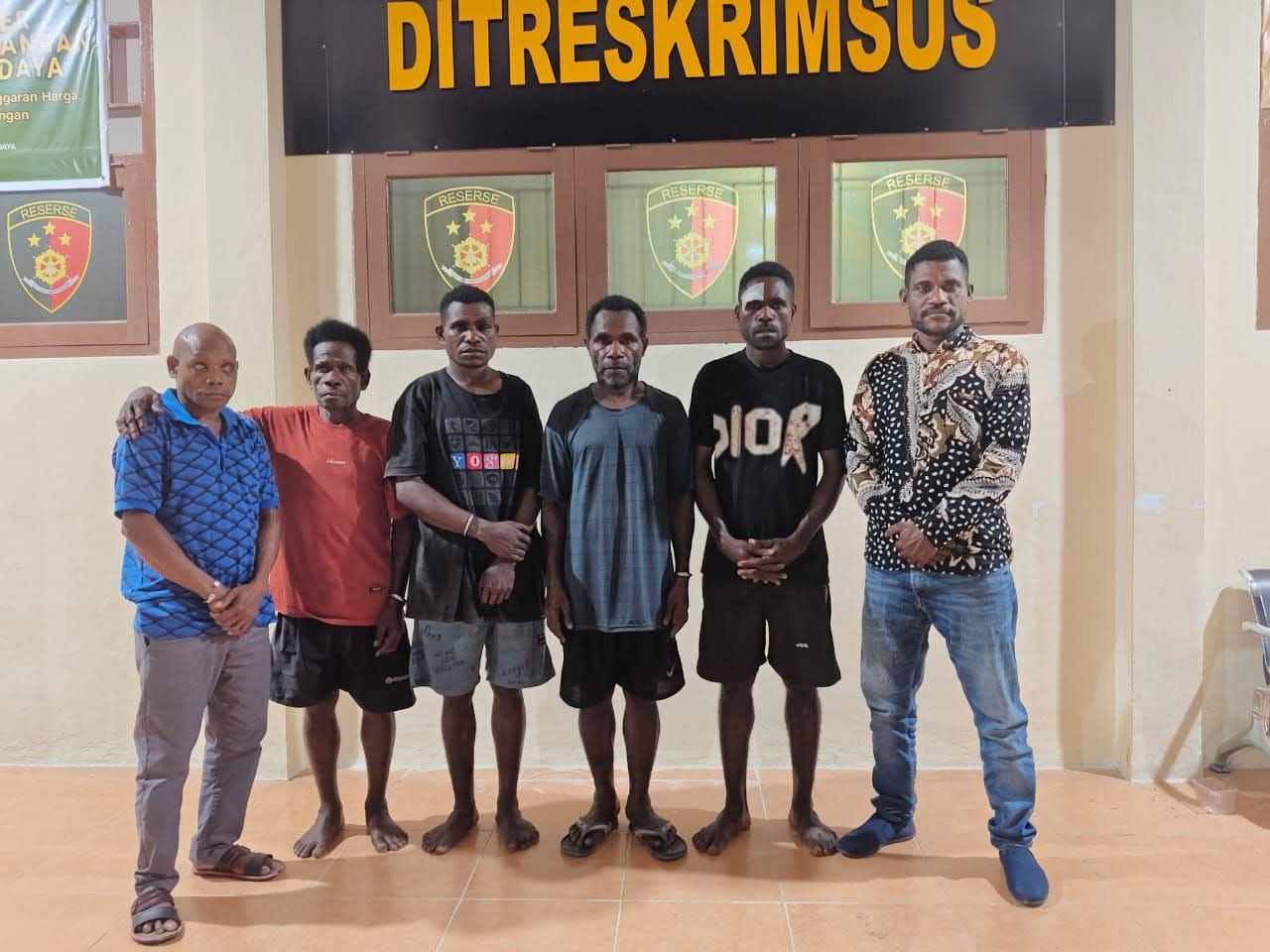 Lembaga Penelitian, Pengkajian dan Pengembangan Bantuan Hukum (LP3BH) Manokwari mengonfirmasi bahwa empat warga sipil, yakni Wempi Yeblo, Paulus Yesyan, Manfred Yekwan, dan Tadius Yesyan, telah resmi dilepaskan pada Senin (23/3).