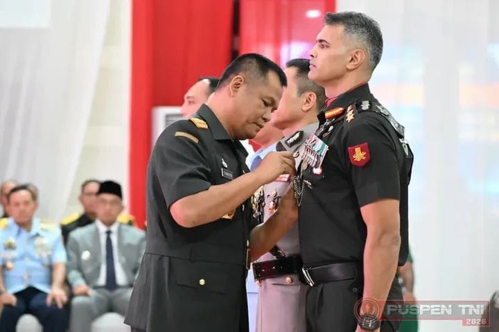 Mereka terdiri dari 72 Perwira TNI AD, 38 Perwira TNI AL, 27 Perwira TNI AU, 15 Perwira Polri, serta 5 perwira dari negara sahabat seperti Australia, India, Malaysia, Papua Nugini, dan Singapura. ( foto - Sesko TNI)
