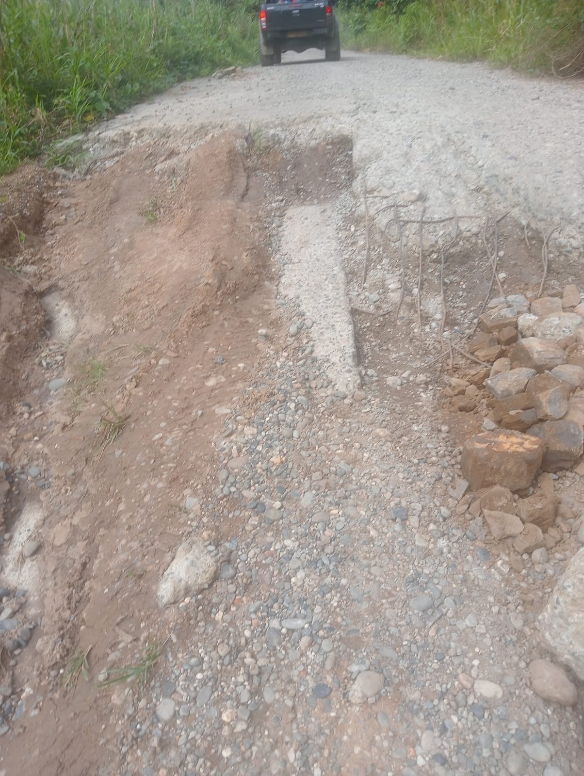 Ini bukti kondisi jalan Mogoy- Merdey Teluk Bintuni ( dok - Tualnews.com)