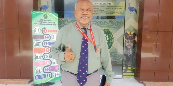 Advokat sekaligus Pembela Hak Asasi Manusia (Human Rights Defender/HRD) di Tanah Papua, Yan Christian Warinussy