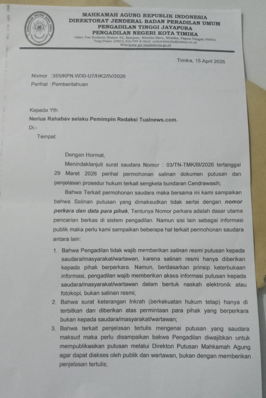 Ini bukti surat Ketua Pengadilan Negeri Mimika, Putu Mahendra kepada Pemimpin Redaksi Tualnews.com, Nerius Rahabav ( dok - Tualnews.com)