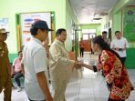 Presiden Prabowo Subianto langsung meninjau kegiatan di Puskesmas Miangas usai mendarat di Pulau Miangas, Kecamatan Miangas, Kabupaten Talaud, Provinsi Sulawesi Utara Sabtu siang (9/5/2026). ( foto - Seskab)