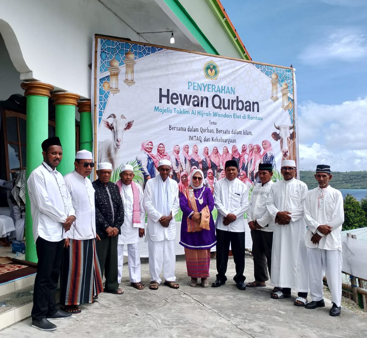 Puncak kegiatan berlangsung pada 26 Mei 2026 melalui penyerahan hewan kurban sebanyak lima ekor sapi kepada masyarakat dan masjid-masjid di Kota Elat.