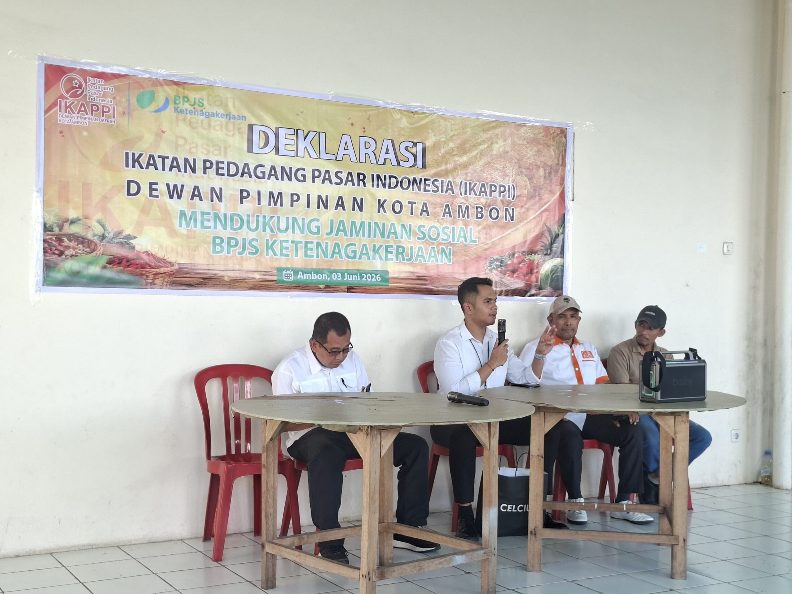 Dewan Pimpinan Daerah Ikatan Pedagang Pasar Indonesia (DPD IKAPPI) Kota Ambon mendeklarasikan dukungan terhadap program jaminan sosial ketenagakerjaan serta mengajak seluruh pedagang pasar menjadi peserta aktif BPJS Ketenagakerjaan guna memperoleh perlindungan dari berbagai risiko kerja.