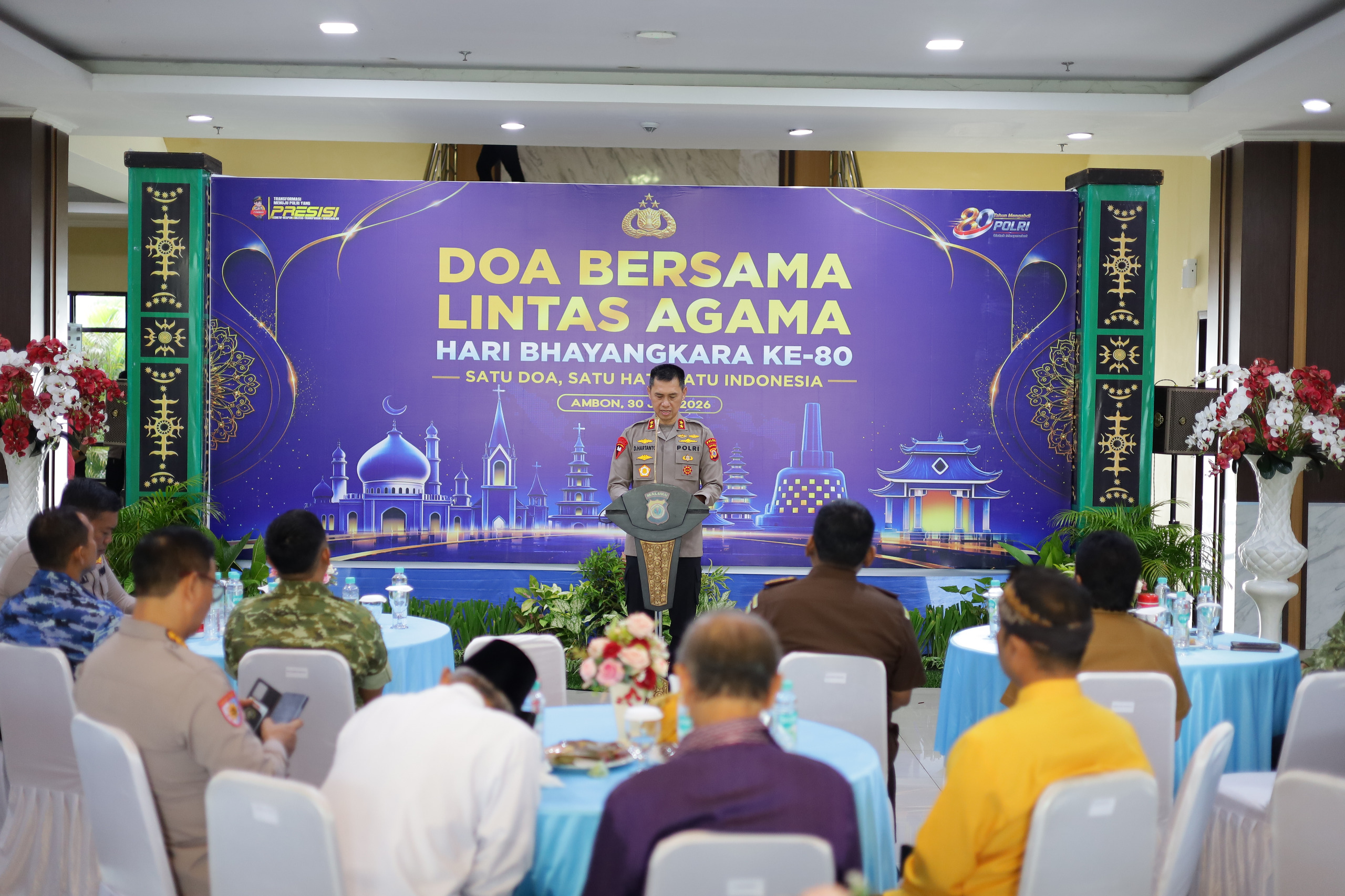 Kegiatan yang dipimpin Kapolda Maluku, Dadang Hartanto, dihadiri unsur Forkopimda, jajaran TNI, tokoh agama, tokoh adat, pemerintah daerah, serta anak-anak yatim dari Yayasan Melati Al-Khairaat Ambon.