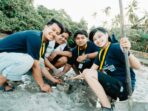 Mahasiswa Kuliah Kerja Nyata (KKN) Universitas Gadjah Mada (UGM) bersama Universitas Pattimura (Unpatti) mengembangkan metode "pot semen" untuk meningkatkan keberhasilan rehabilitasi mangrove di kawasan pantai terbuka yang selama ini dikenal memiliki gelombang kuat.
