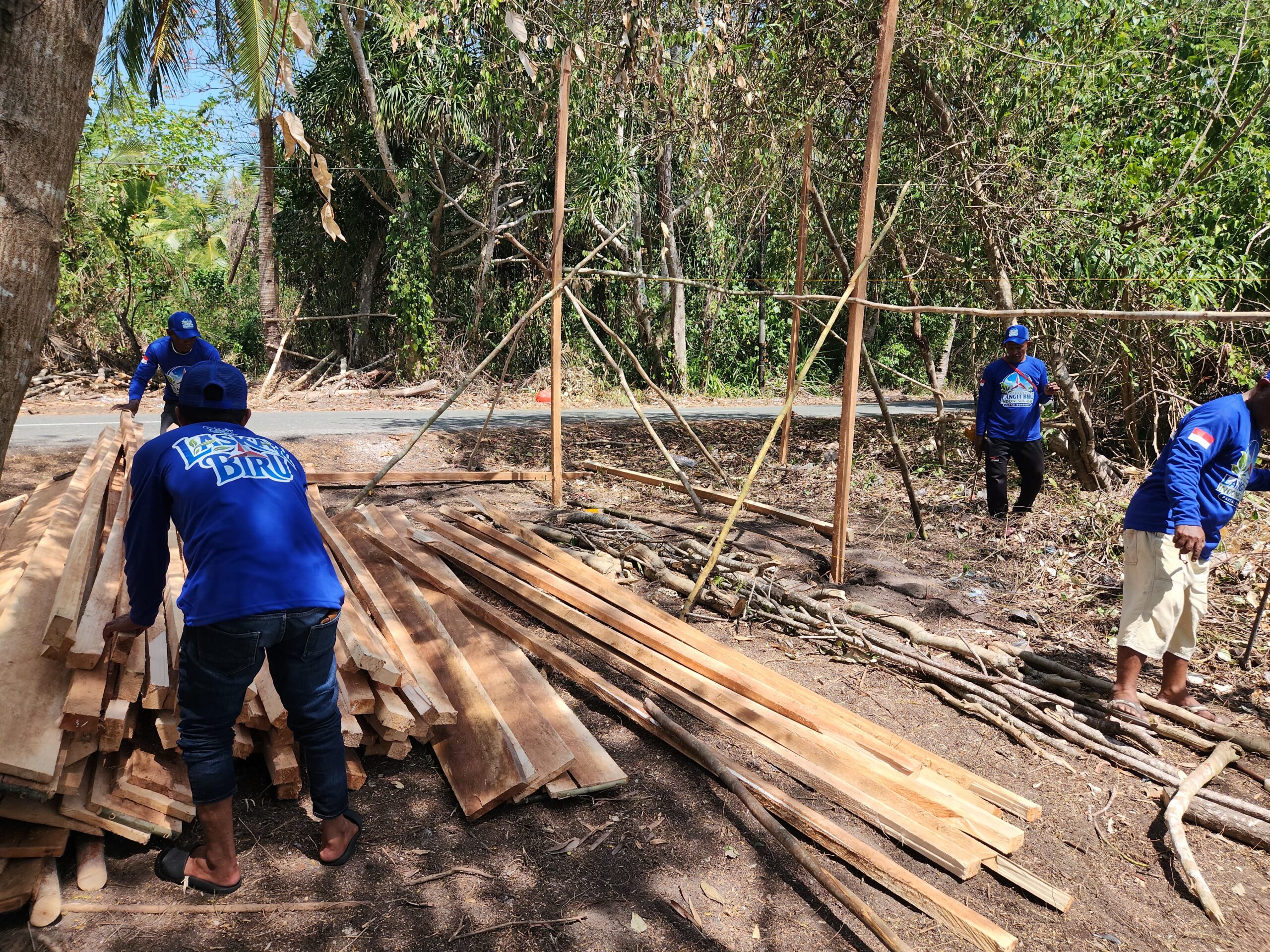 Matdoan yang juga Wakil Ketua DPRD Kota Tual ini menegaskan pembangunan sarana pendukung UMKM diharapkan dapat memperkuat aktivitas ekonomi warga Desa Labetawi sekaligus membuat kawasan Pantai DOR semakin tertata, bersih dan menarik bagi masyarakat maupun pengunjung.